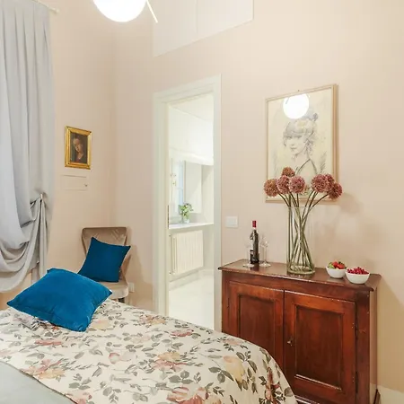 Artful Living In A Noble Appartement