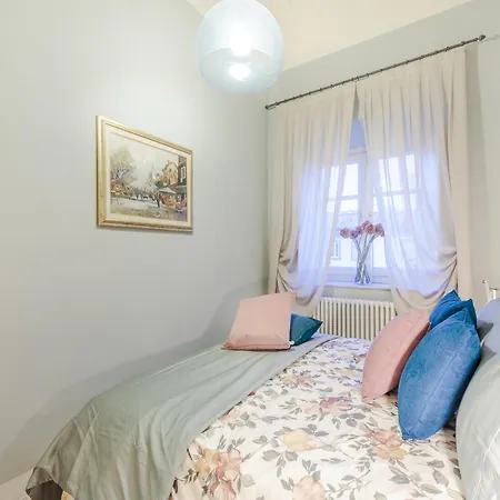 Artful Living In A Noble Lucca